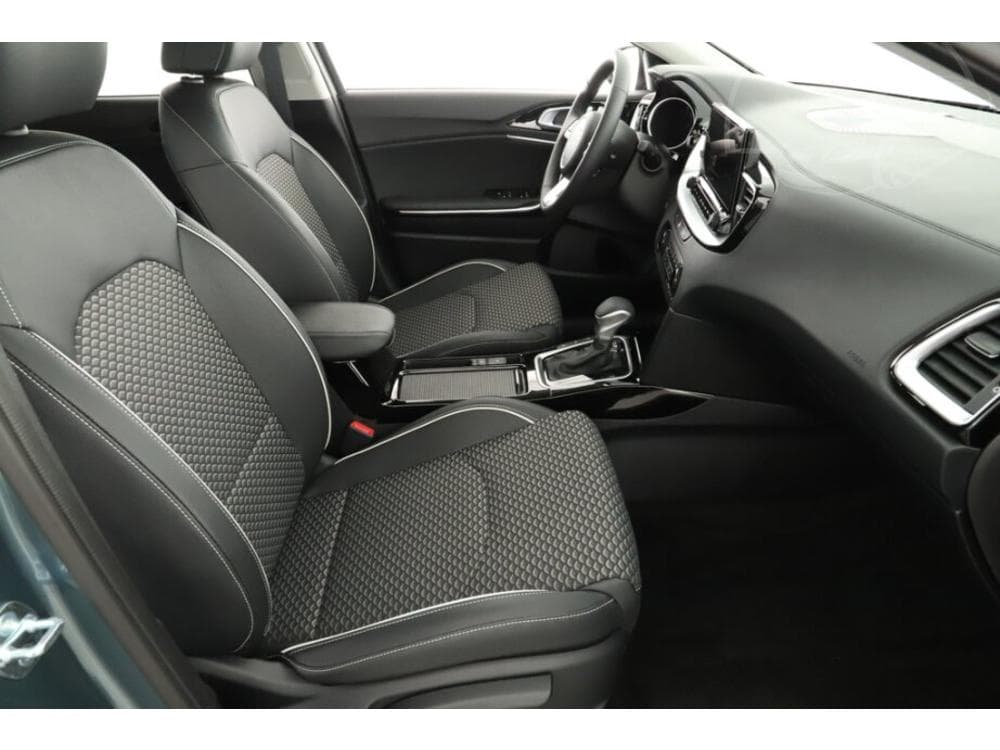 2025 Kia XCEED - 25