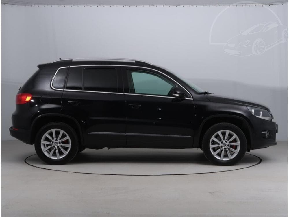 2011 Volkswagen TIGUAN - 16