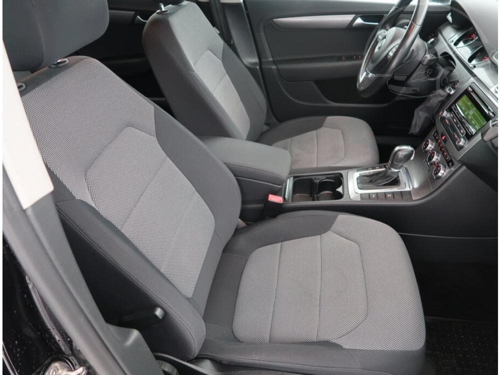 2014 Volkswagen PASSAT - 9