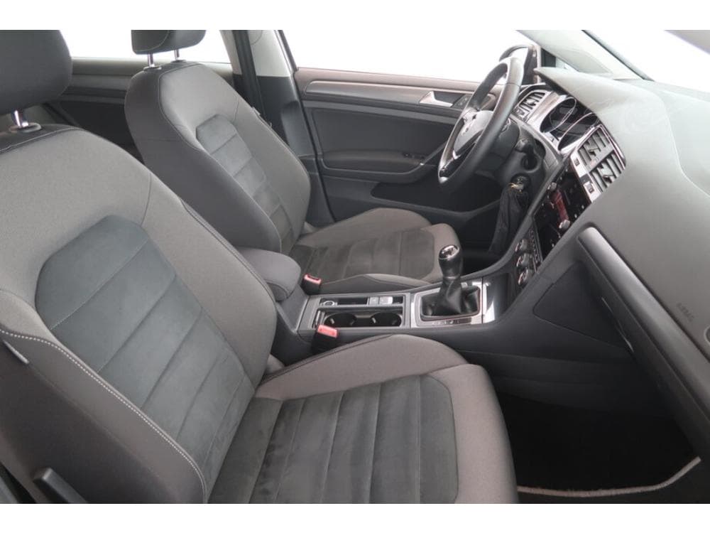 2017 Volkswagen GOLF - 33