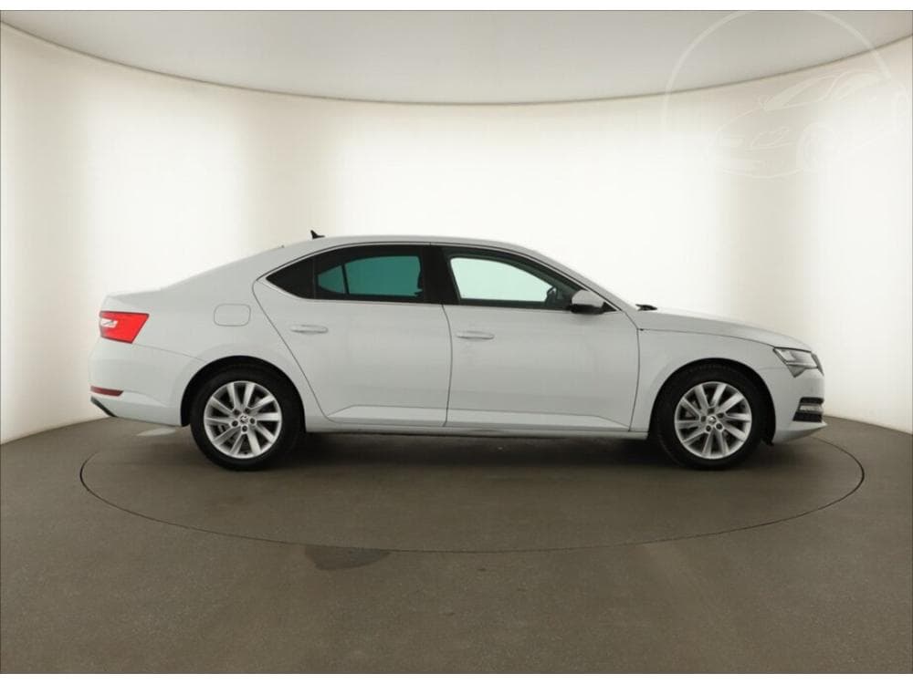 2021 Škoda SUPERB - 16