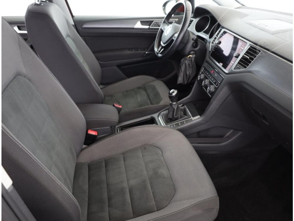 2019 Volkswagen GOLF - 19