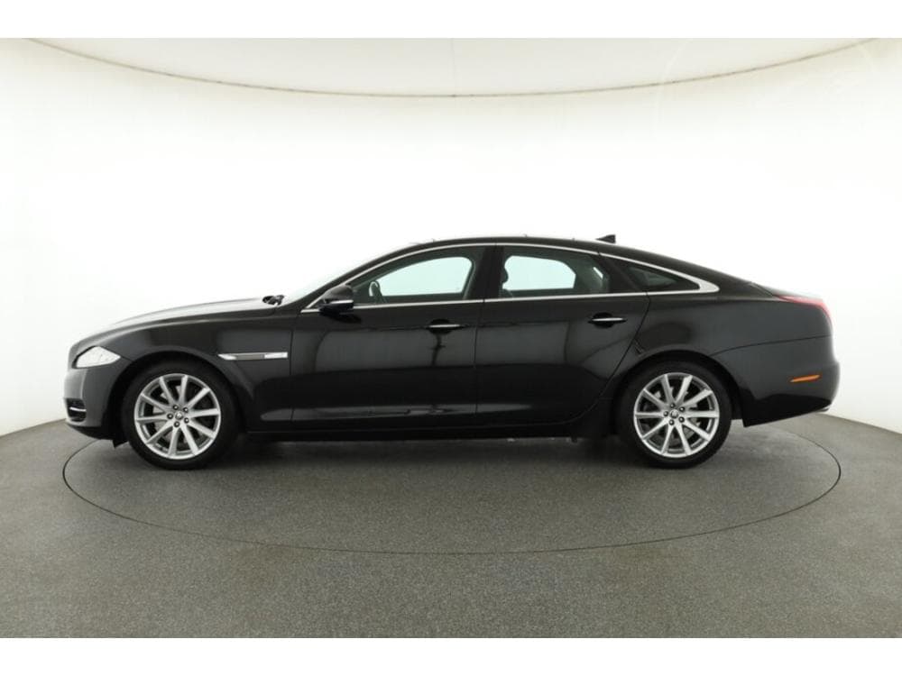 2013 Jaguar XJ - 9