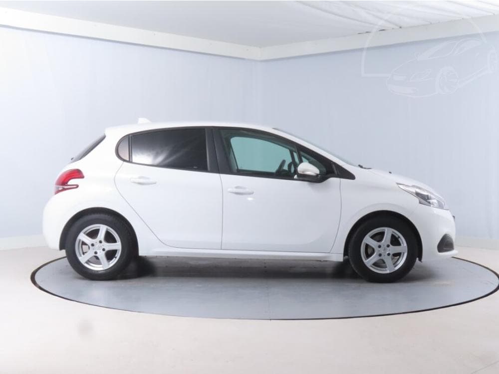 2017 Peugeot 208 - 6