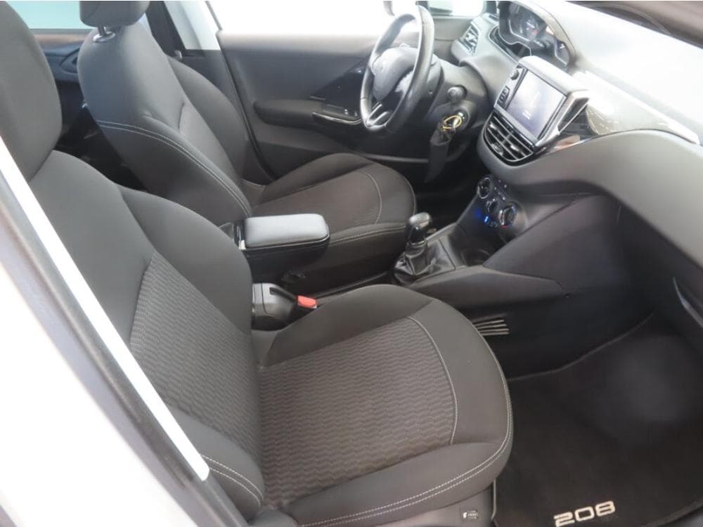 2017 Peugeot 208 - 9