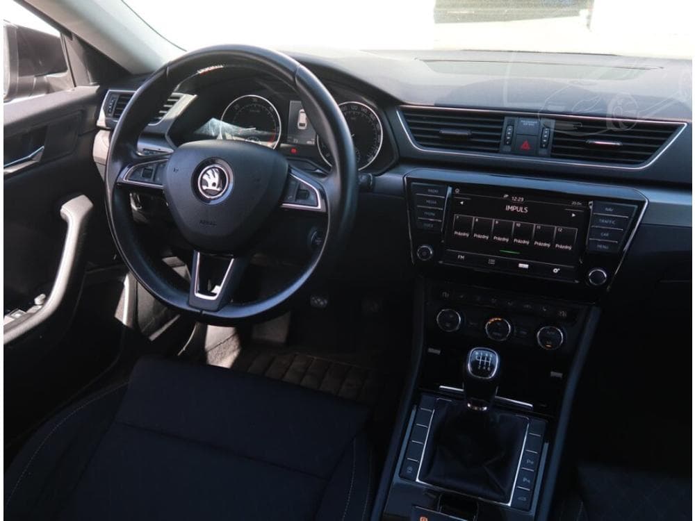 2015 Škoda SUPERB - 19