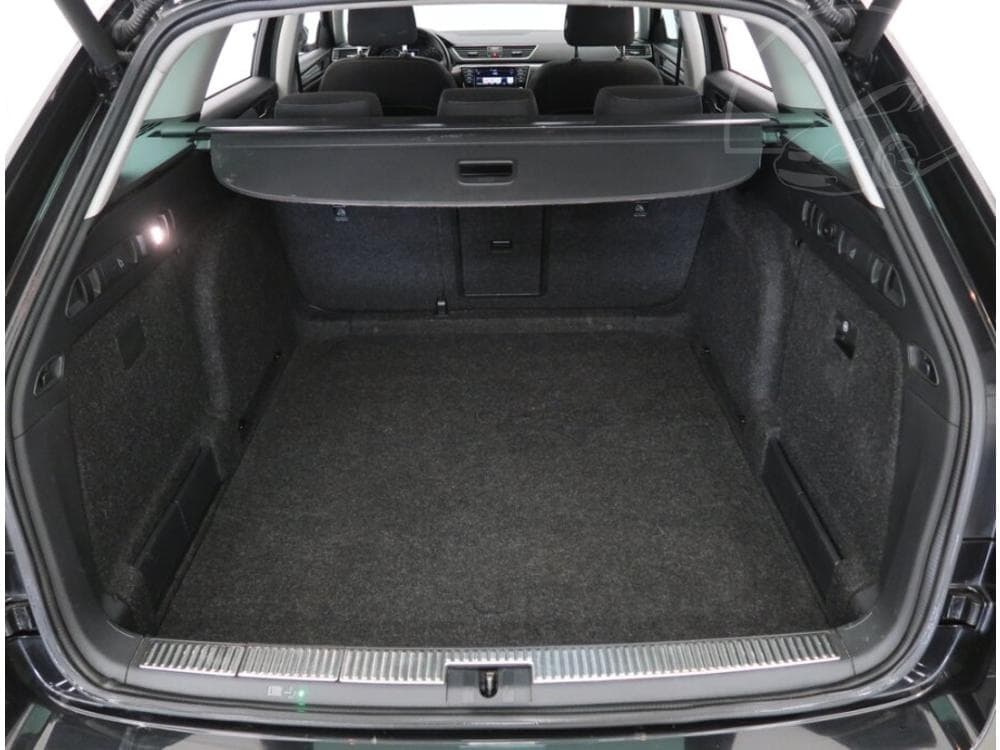 2015 Škoda SUPERB - 40
