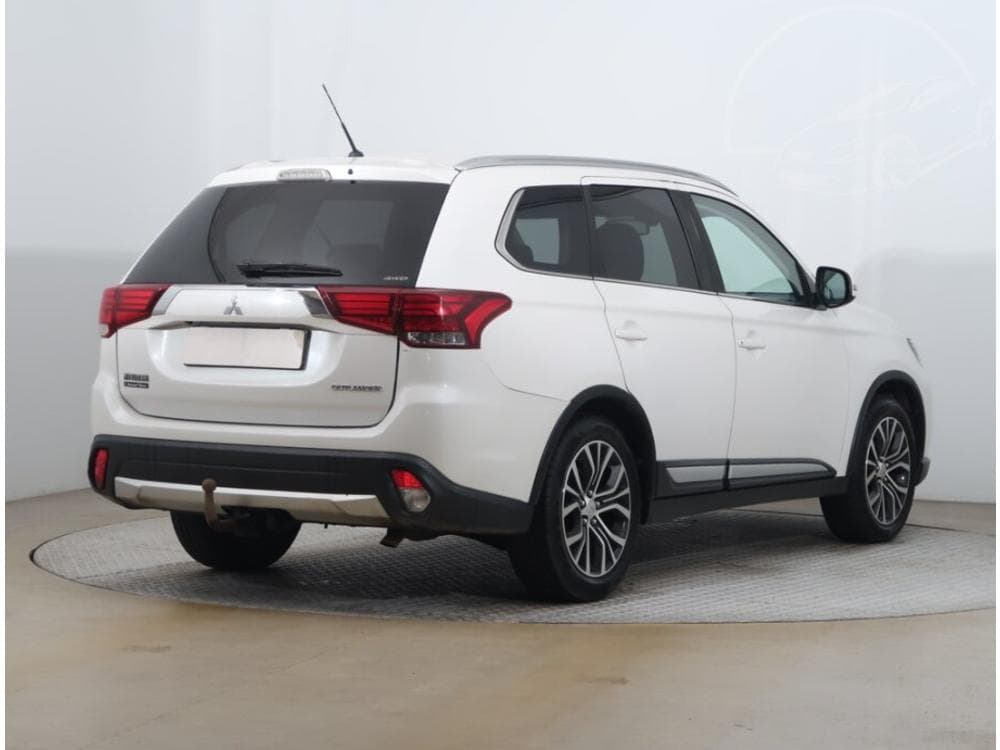 2016 Mitsubishi OUTLANDER - 9