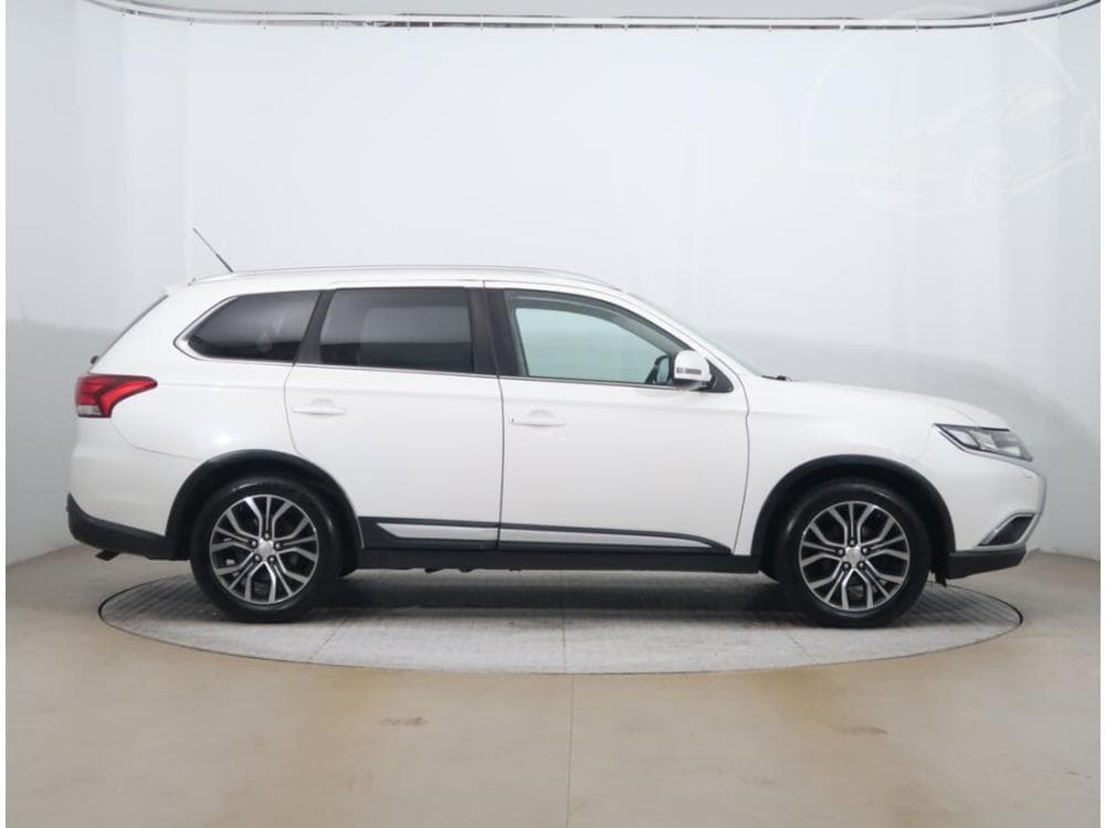 2016 Mitsubishi OUTLANDER - 11