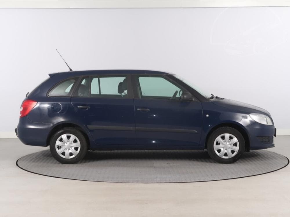 2010 Škoda FABIA - 11