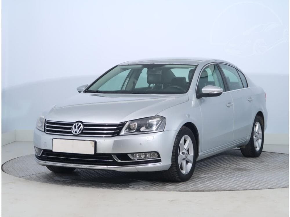 2011 Volkswagen PASSAT - 3