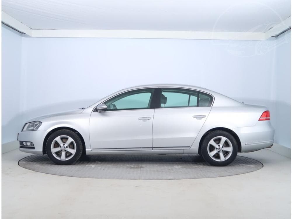 2011 Volkswagen PASSAT - 5
