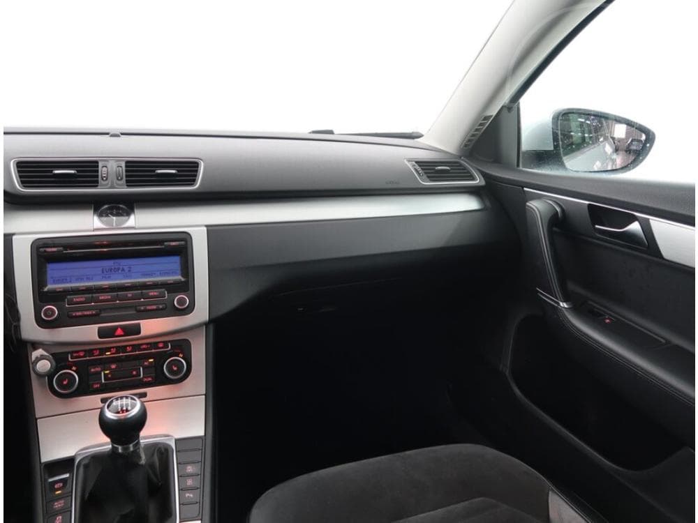 2011 Volkswagen PASSAT - 15