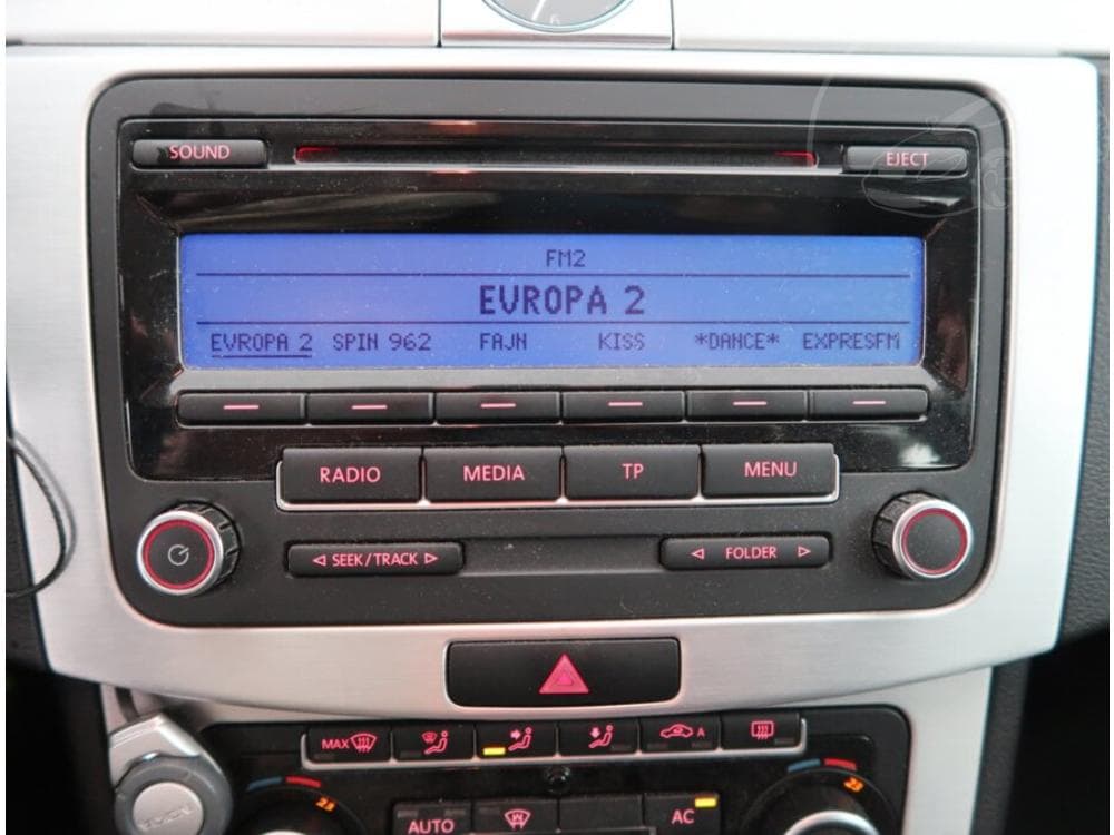2011 Volkswagen PASSAT - 23