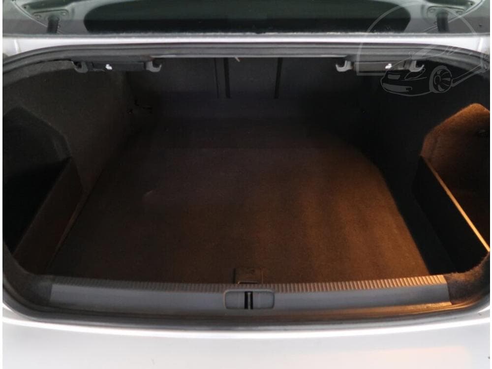 2011 Volkswagen PASSAT - 25