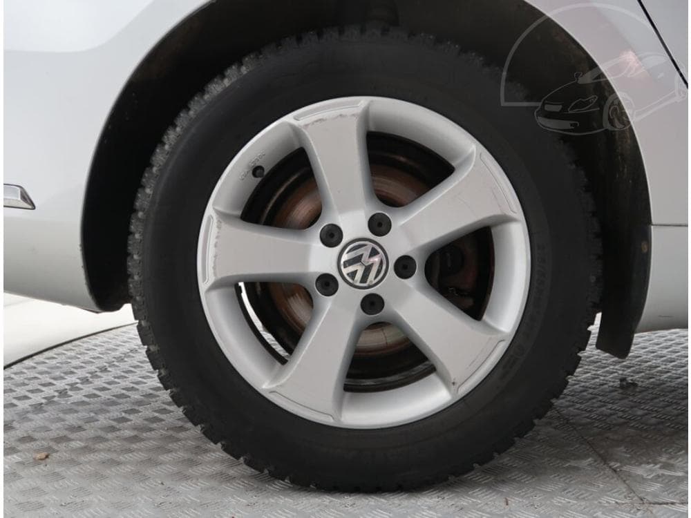 2011 Volkswagen PASSAT - 27