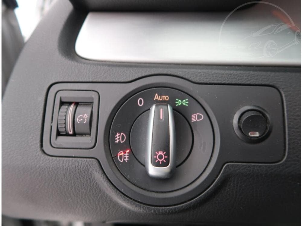 2011 Volkswagen PASSAT - 29