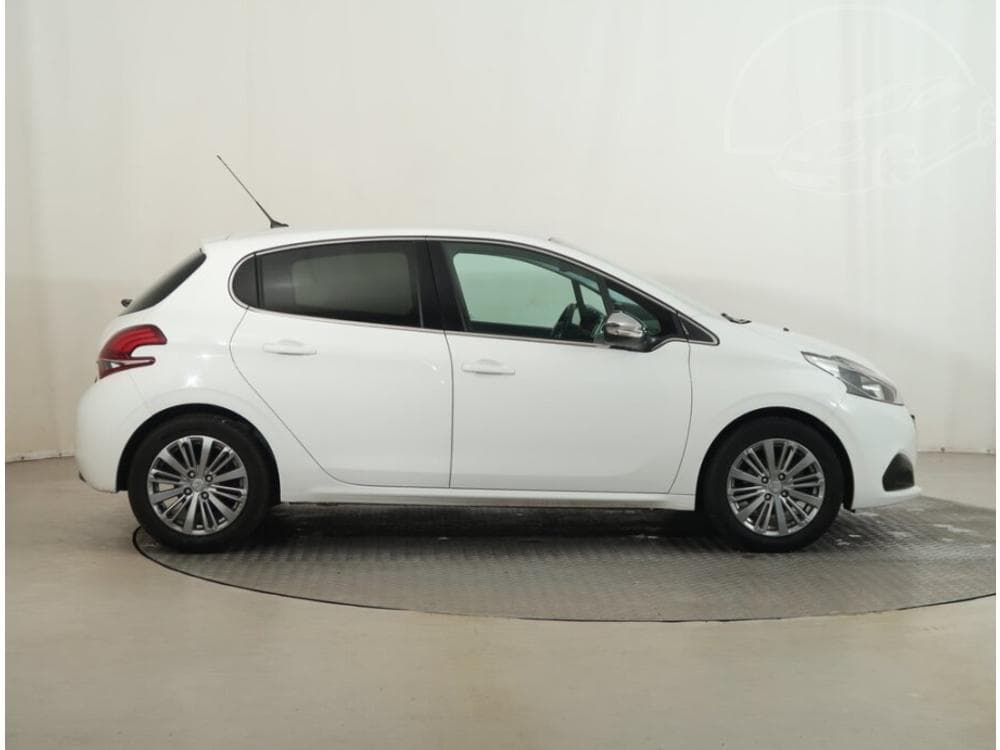 2017 Peugeot 208 - 11