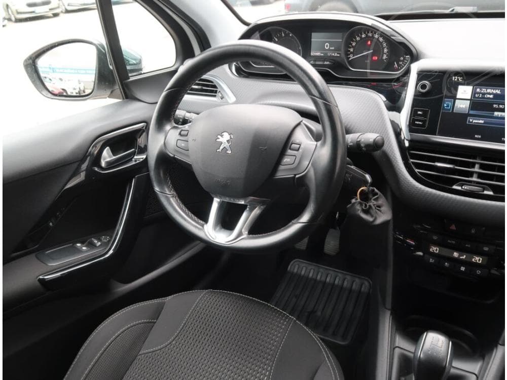 2017 Peugeot 208 - 13