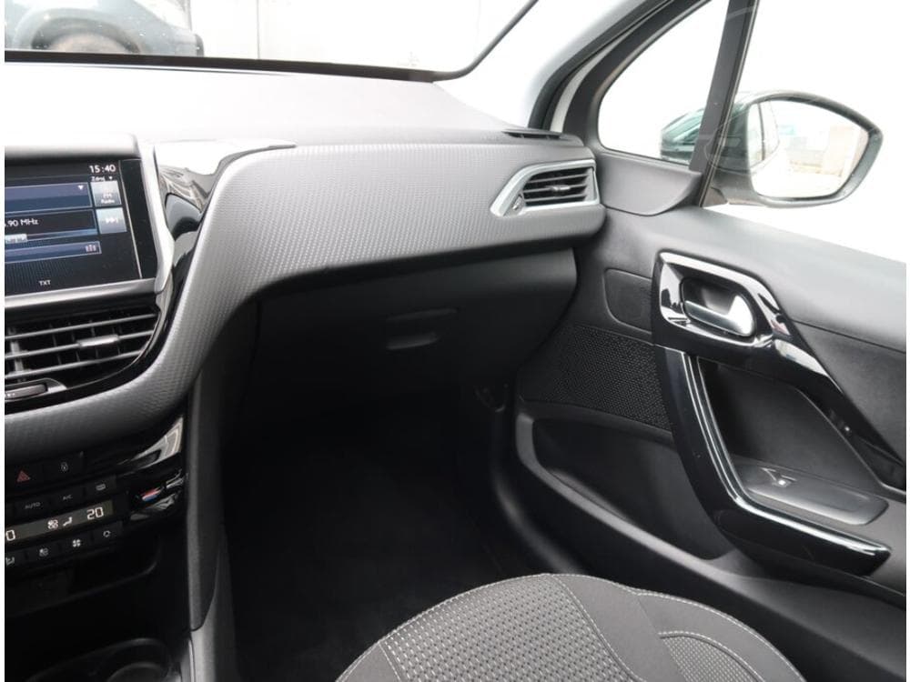 2017 Peugeot 208 - 15
