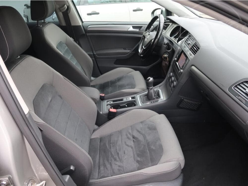 2014 Volkswagen GOLF - 9