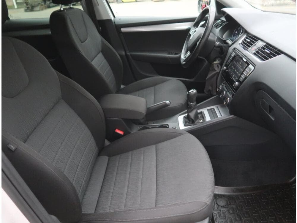 2015 Škoda OCTAVIA - 17