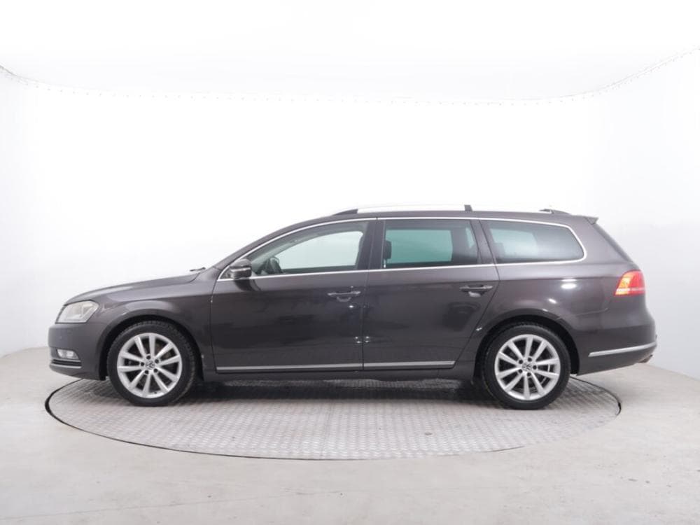 2011 Volkswagen PASSAT - 5