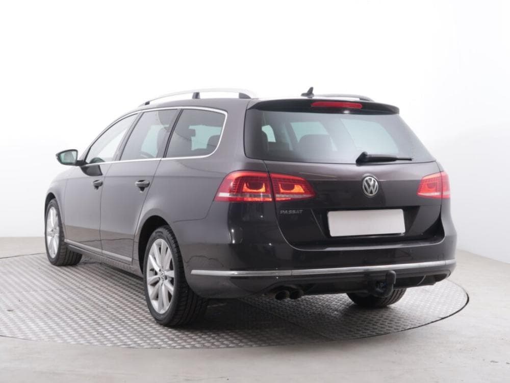 2011 Volkswagen PASSAT - 7