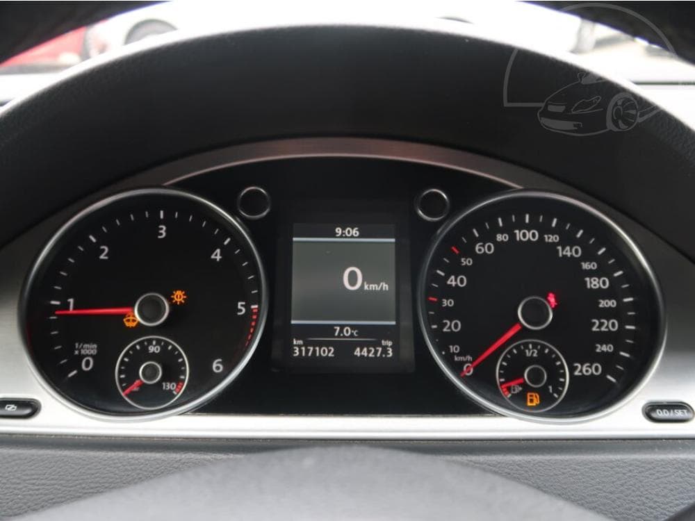 2011 Volkswagen PASSAT - 21