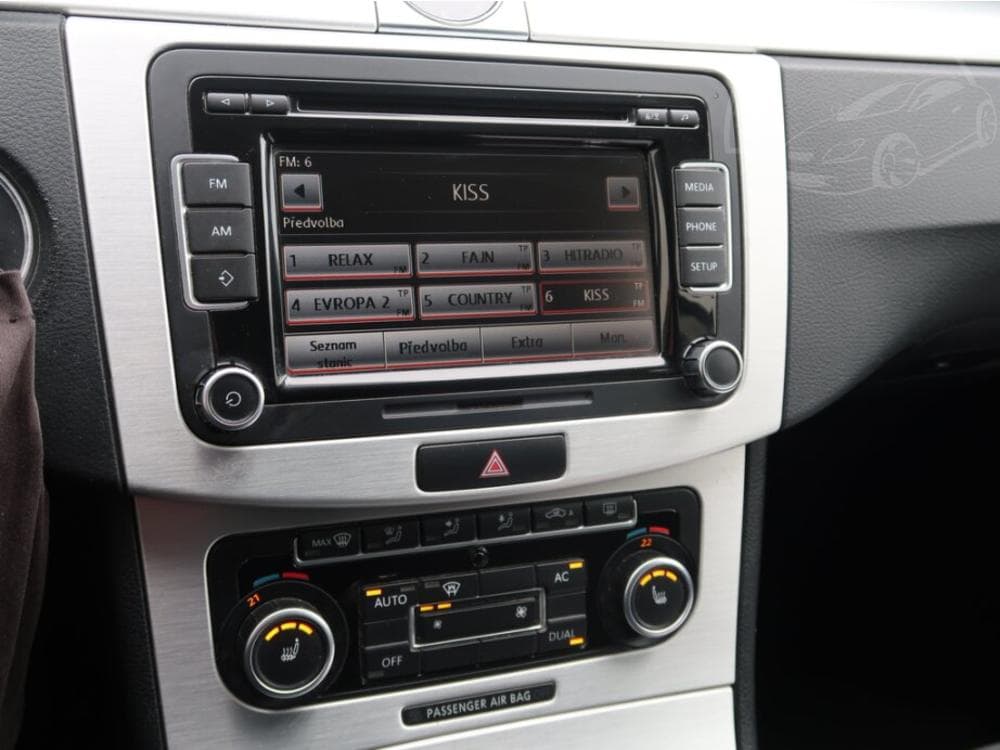 2011 Volkswagen PASSAT - 23