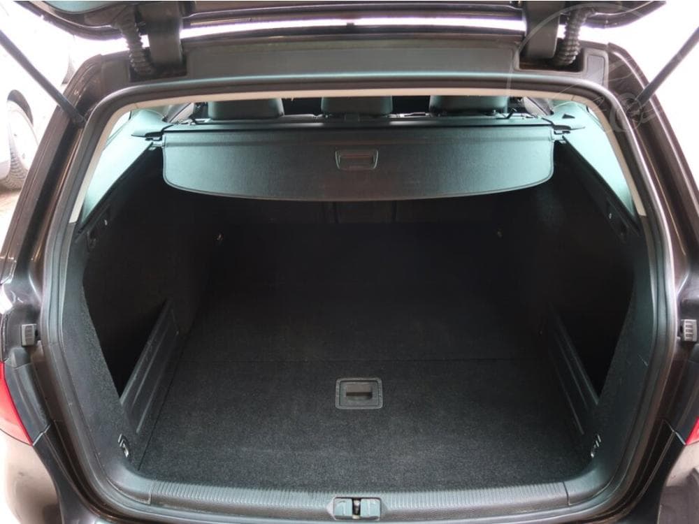 2011 Volkswagen PASSAT - 27