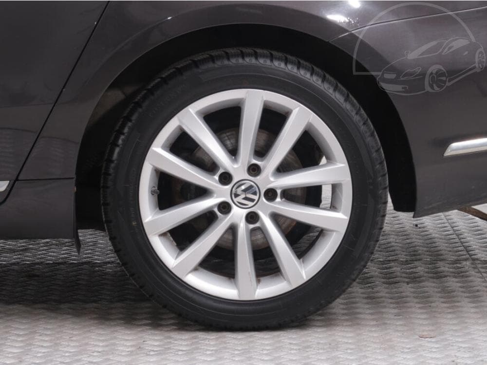 2011 Volkswagen PASSAT - 29