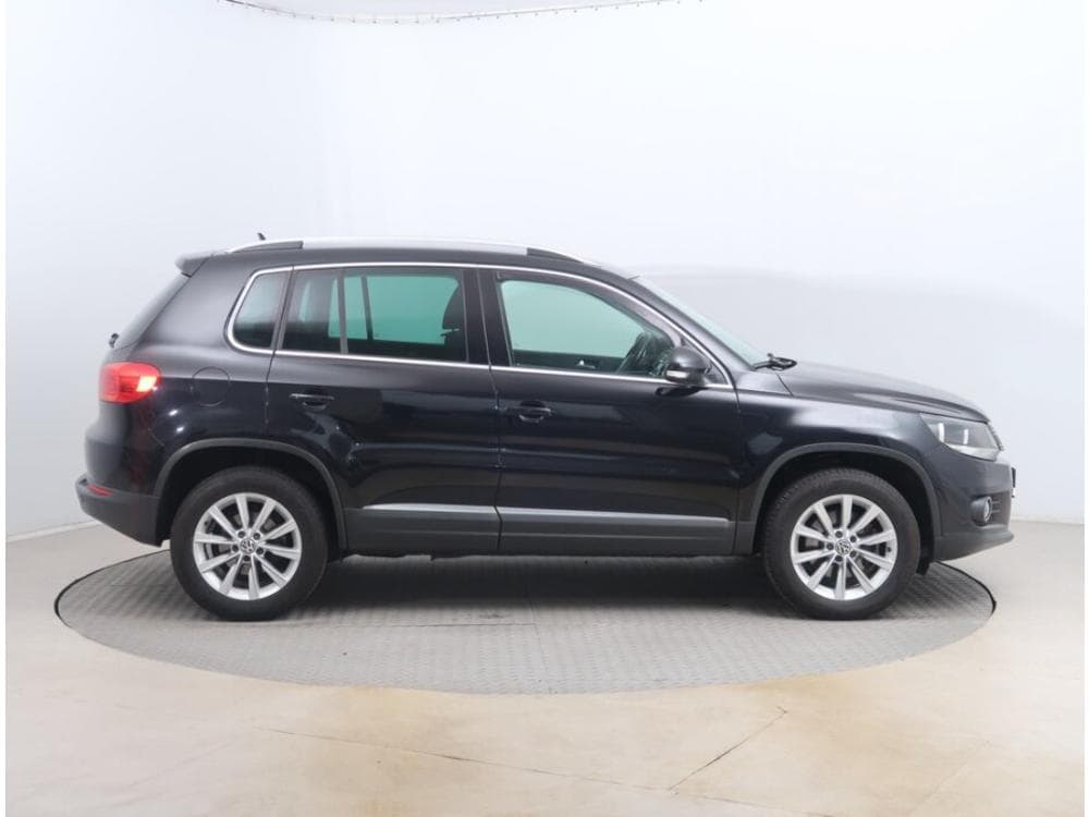 2012 Volkswagen TIGUAN - 16
