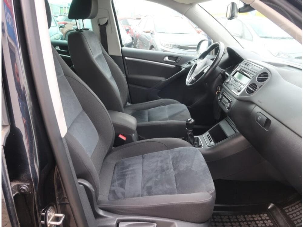 2012 Volkswagen TIGUAN - 25
