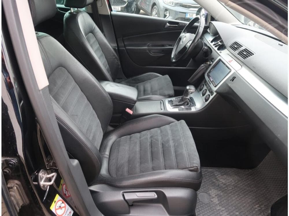 2008 Volkswagen PASSAT - 9