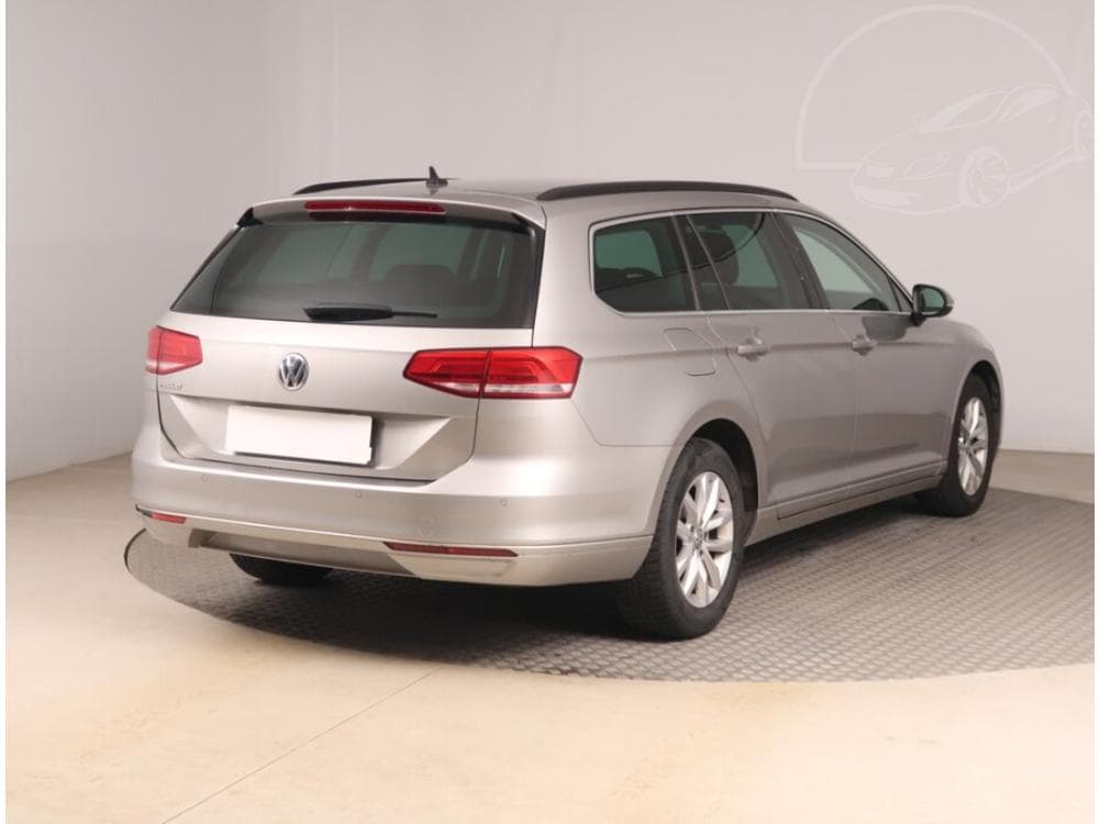 2016 Volkswagen PASSAT - 9