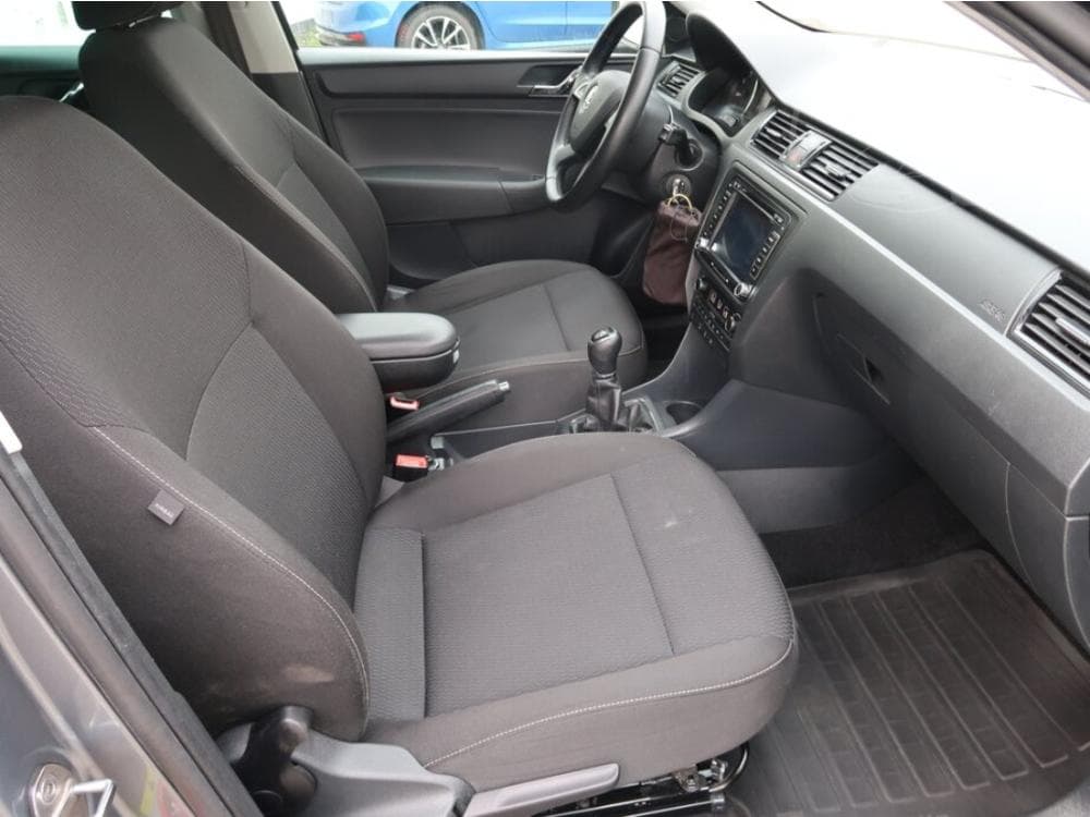 2013 Škoda RAPID - 33