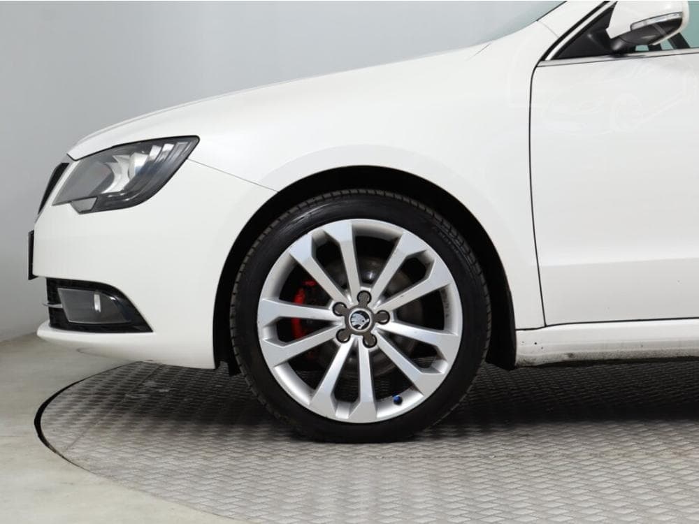 2013 Škoda SUPERB - 13