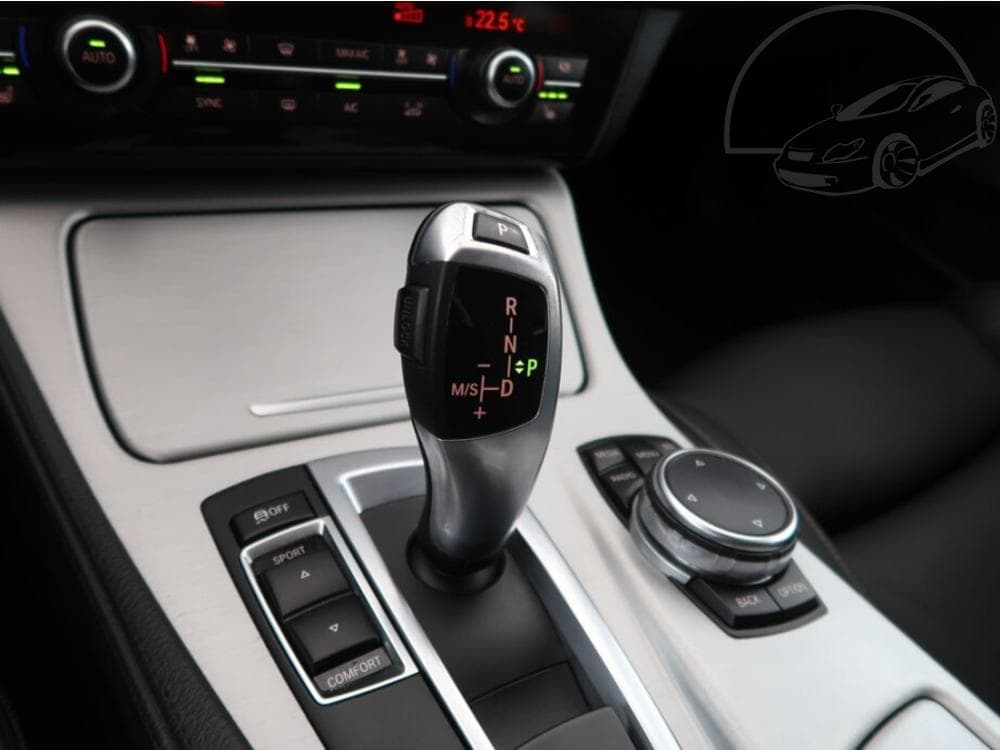 2015 BMW 5-SERIES - 37