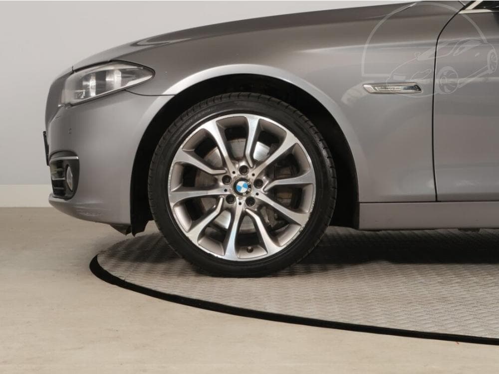 2015 BMW 5-SERIES - 43