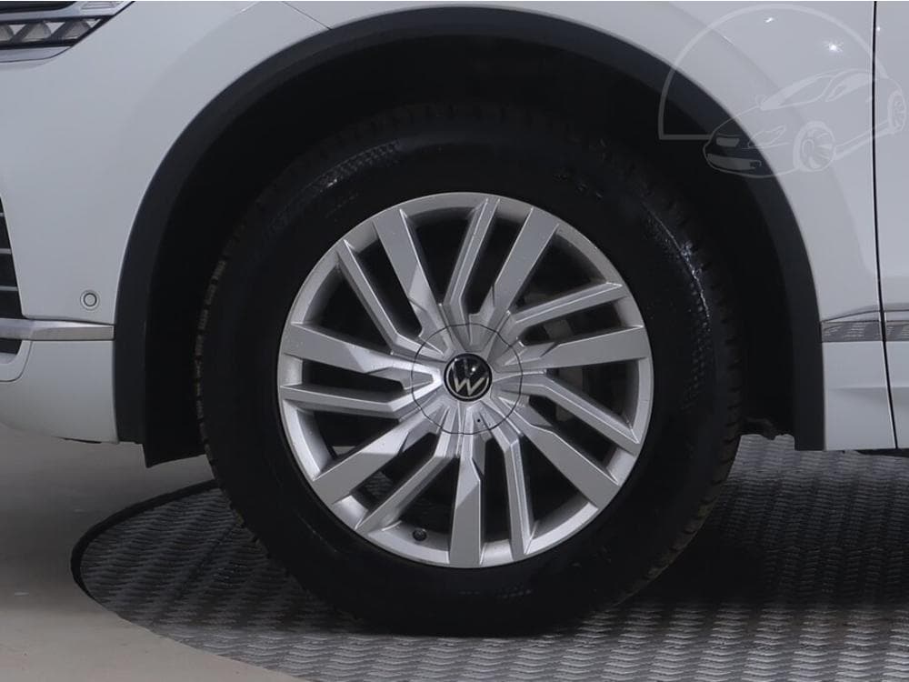 2020 Volkswagen TOUAREG - 29