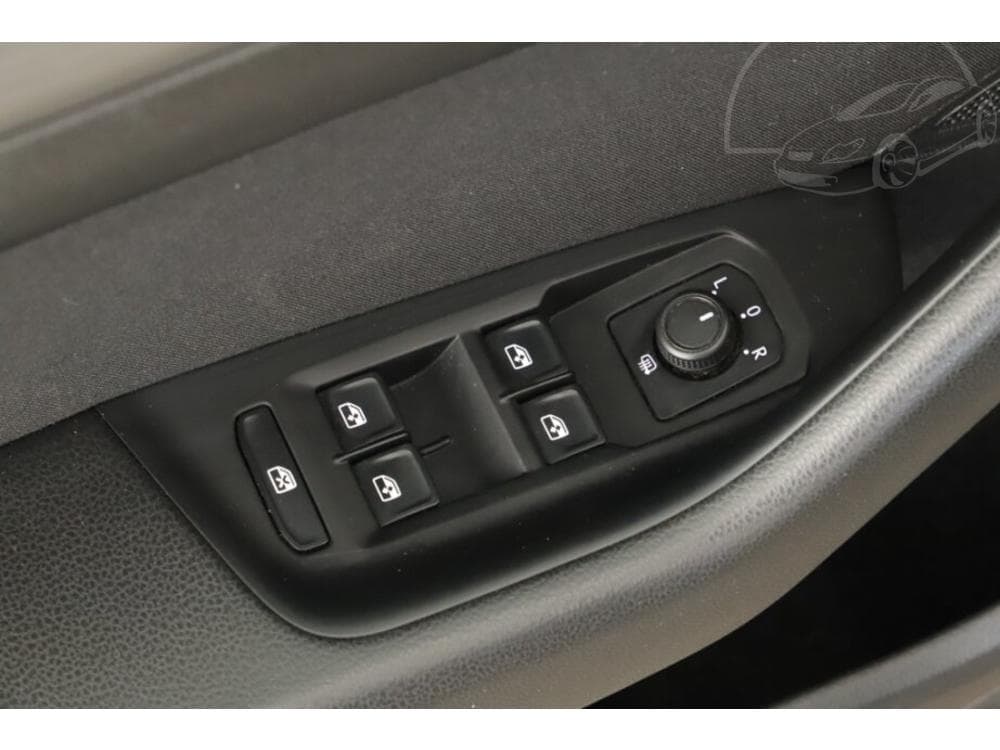 2018 Volkswagen PASSAT - 25
