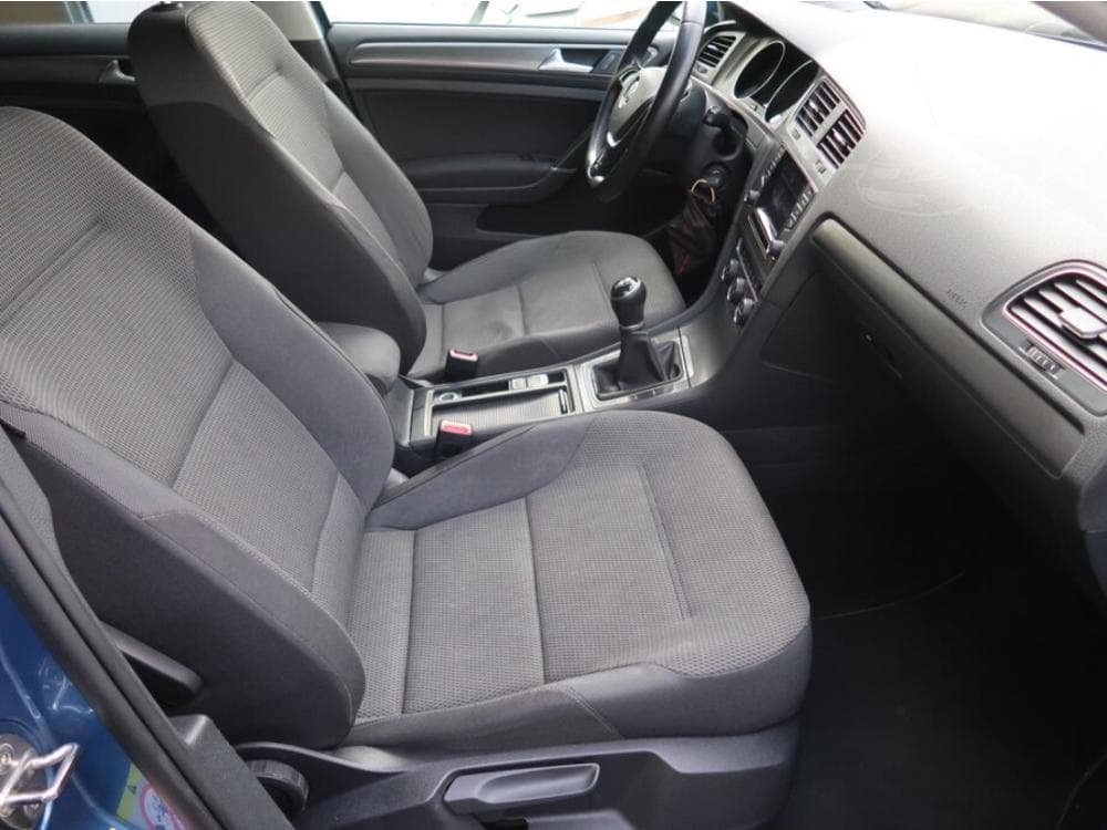 2013 Volkswagen GOLF - 9
