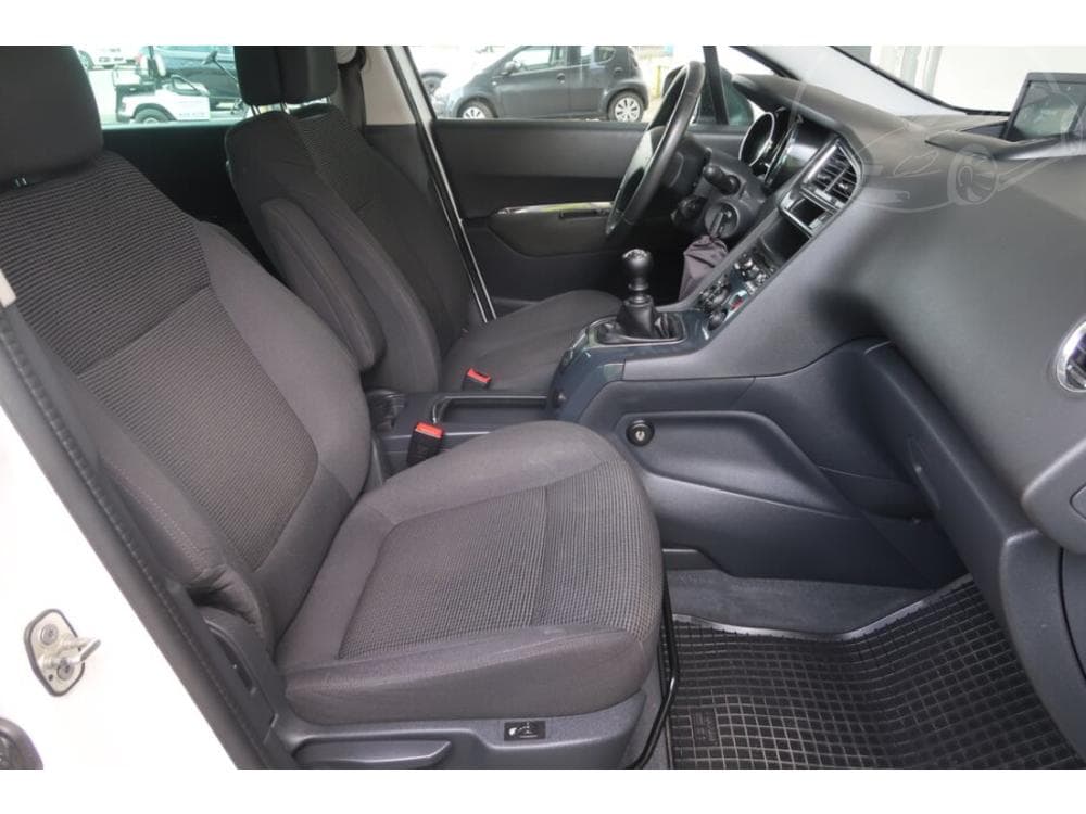 2015 Peugeot 5008 - 9