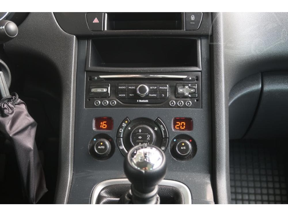 2015 Peugeot 5008 - 12