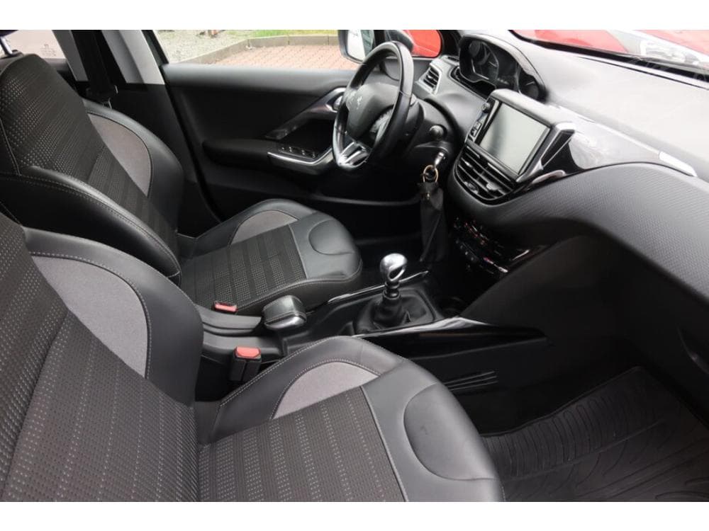 2018 Peugeot 2008 - 25