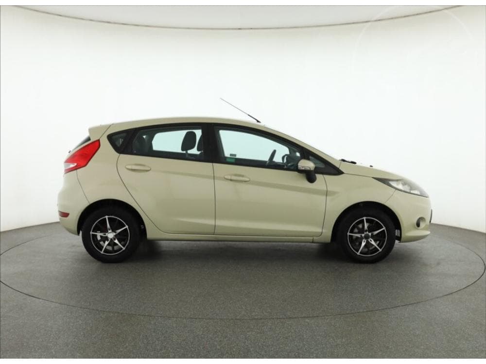 2010 Ford FIESTA - 6