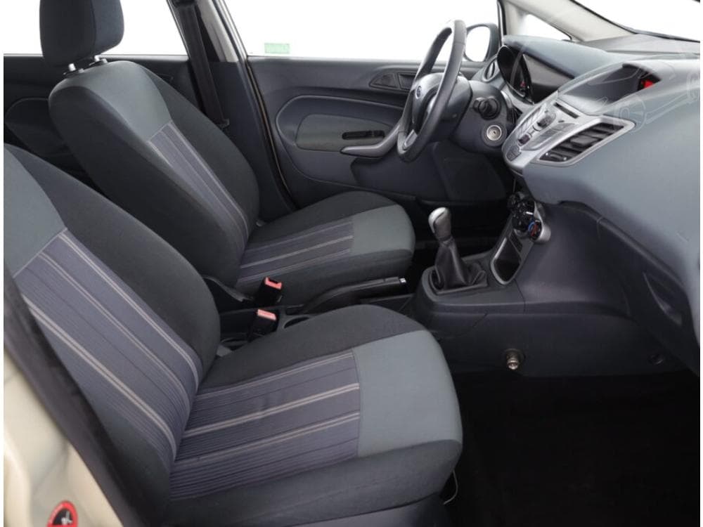 2010 Ford FIESTA - 7
