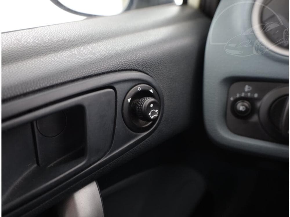 2010 Ford FIESTA - 12