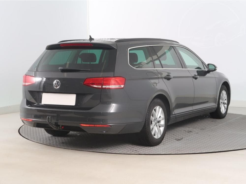 2015 Volkswagen PASSAT - 9